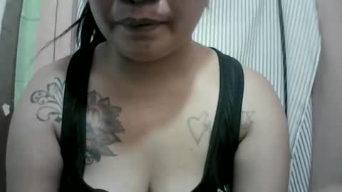 Snapshot of naughtymom_33 chatting on April 9, 7:36 am naughtymom_33 online show from April 9, 7:36 am