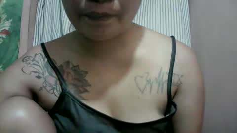 Snapshot of naughtymom_33 chatting on April 14, 8:20 am naughtymom_33 online show from April 14, 8:20 am