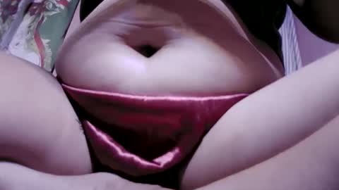 Snapshot of naughtymom_33 chatting on May 9, 1:22 am naughtymom_33 online show from May 9, 1:22 am