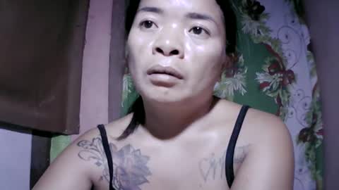 Snapshot of naughtymom_33 chatting on May 15, 9:33 pm naughtymom_33 online show from May 15, 9:33 pm