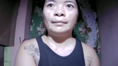 Snapshot of naughtymom_33 chatting on May 22, 9:42 pm naughtymom_33 online show from May 22, 9:42 pm