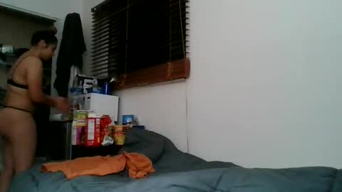 Snapshot of naughtynadia52 chatting on April 8, 3:50 am naughtynadia52 online show from April 8, 3:50 am