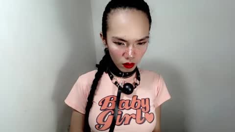 naughtypetiteangel online show from November 17, 8:25 pm