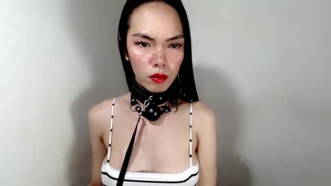 naughtypetiteangel online show from January 18, 7:23 am