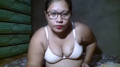 Snapshot of naughtypinay08 chatting on March 18, 2:47 am juls online show from March 18, 2:47 am