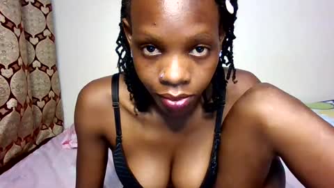 Snapshot of naughtysweetqueen chatting on June 14, 3:58 pm queen online show from June 14, 3:58 pm