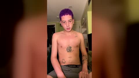 naughtyz222 online show from May 20, 12:17 am