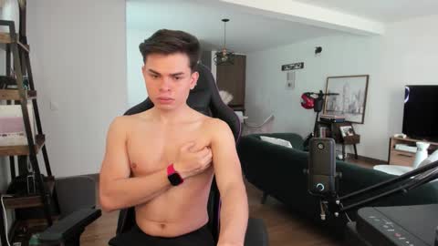 Alejoo twink online show from March 13, 8:15 pm