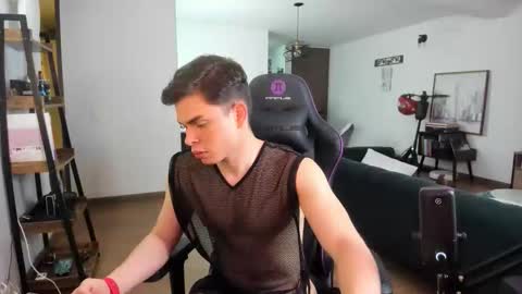 Alejoo twink online show from March 26, 10:37 pm