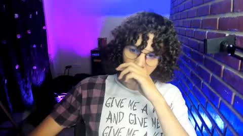 naugthy_kyle19 online show from January 22, 2:26 am