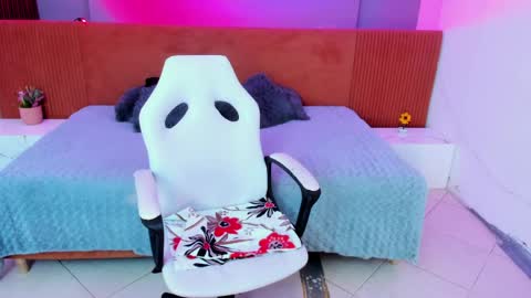 Angela  online show from April 1, 1:41 pm