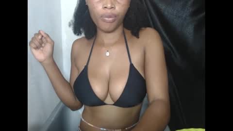 Snapshot of nautyslimfit chatting on December 3, 7:43 am nautyslimfit online show from December 3, 7:43 am