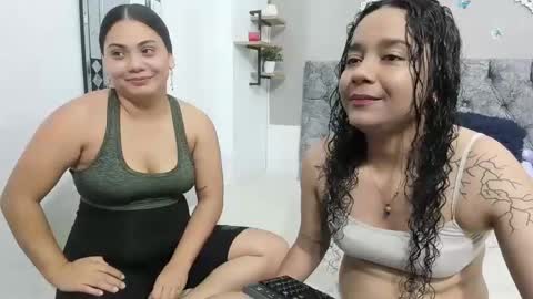 nay_and_aleja online show from January 30, 2:38 am