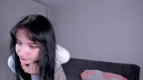 Snapshot of naya_mirel chatting on March 8, 7:28 pm Kira online show from March 8, 7:28 pm