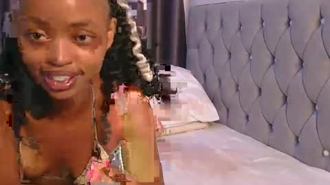 Snapshot of naylah18 chatting on November 13, 5:23 pm Britney online show from November 13, 5:23 pm