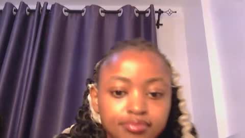 Snapshot of naylah18 chatting on December 15, 6:23 pm Britney online show from December 15, 6:23 pm