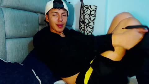 Snapshot of naytonfreeman chatting on October 15, 12:55 am Im Nayton online show from October 15, 12:55 am