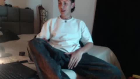 Snapshot of naytonfreeman chatting on October 16, 12:11 am Im Nayton online show from October 16, 12:11 am