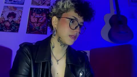 Snapshot of nazzz10 chatting on December 17, 4:02 pm nazzz10 online show from December 17, 4:02 pm