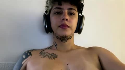 Snapshot of nazzz10 chatting on January 7, 4:20 pm nazzz10 online show from January 7, 4:20 pm