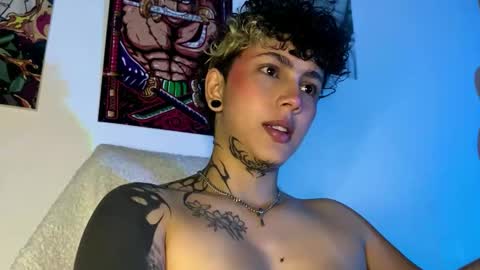 Snapshot of nazzz10 chatting on January 11, 1:32 am nazzz10 online show from January 11, 1:32 am