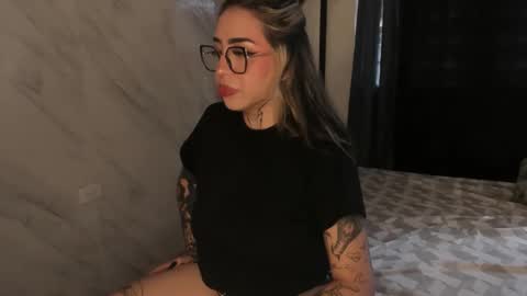 Snapshot of nazzz10 chatting on March 19, 2:10 pm nazzz10 online show from March 19, 2:10 pm