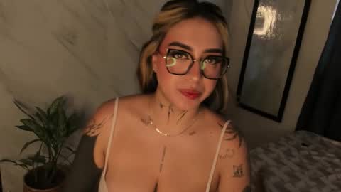 Snapshot of nazzz10 chatting on March 26, 2:44 pm nazzz10 online show from March 26, 2:44 pm