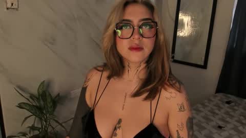 Snapshot of nazzz10 chatting on March 28, 2:16 pm nazzz10 online show from March 28, 2:16 pm