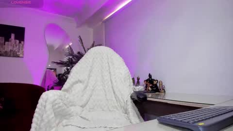 Hellen online show from October 30, 7:14 pm