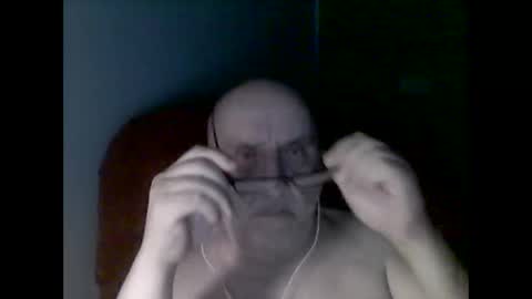 Snapshot of needlesslove chatting on November 17, 12:05 am Tom online show from November 17, 12:05 am