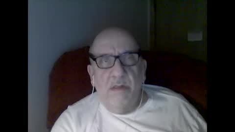 Snapshot of needlesslove chatting on January 10, 2:02 am Tom online show from January 10, 2:02 am