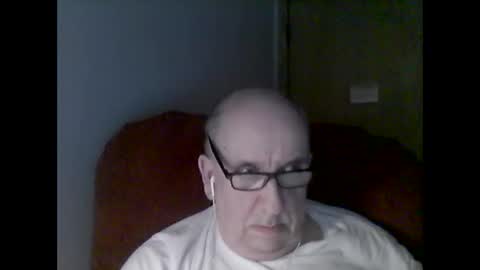 Snapshot of needlesslove chatting on February 8, 1:42 am Tom online show from February 8, 1:42 am