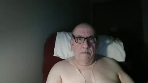 Snapshot of needlesslove chatting on March 5, 2:07 am Tom online show from March 5, 2:07 am