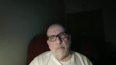 Snapshot of needlesslove chatting on March 26, 1:55 am Tom online show from March 26, 1:55 am