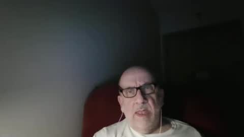 Snapshot of needlesslove chatting on March 28, 2:00 am Tom online show from March 28, 2:00 am