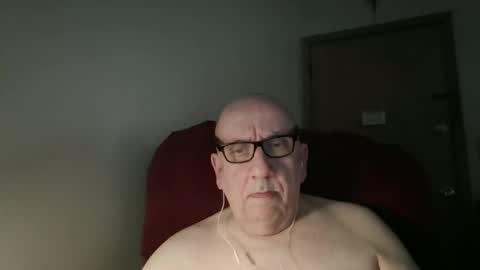 Snapshot of needlesslove chatting on March 29, 11:27 pm Tom online show from March 29, 11:27 pm