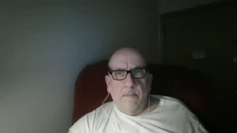 Snapshot of needlesslove chatting on April 3, 1:36 am Tom online show from April 3, 1:36 am