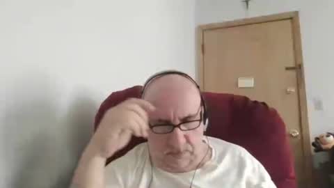 Snapshot of needlesslove chatting on June 20, 9:06 pm Tom online show from June 20, 9:06 pm