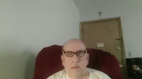 Snapshot of needlesslove chatting on July 2, 10:49 pm Tom online show from July 2, 10:49 pm