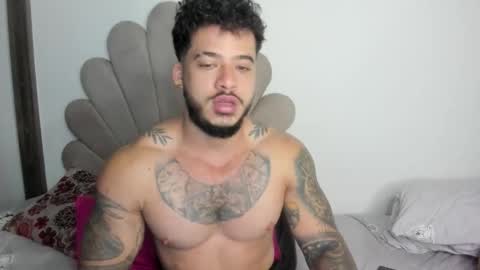 Snapshot of neeii chatting on November 27, 8:38 am Nei turn green online show from November 27, 8:38 am