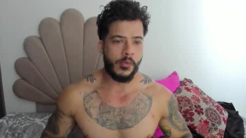 Snapshot of neeii chatting on December 20, 12:34 pm Nei turn green online show from December 20, 12:34 pm