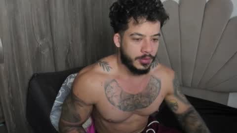 Snapshot of neeii chatting on December 21, 12:23 pm Nei turn green online show from December 21, 12:23 pm