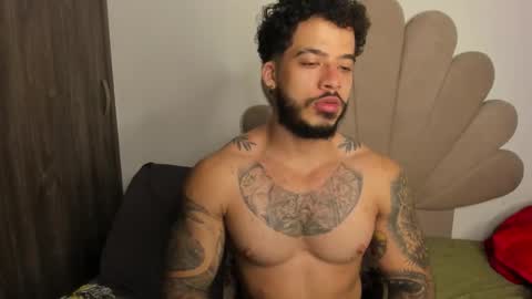 Snapshot of neeii chatting on January 11, 1:43 am Nei turn green online show from January 11, 1:43 am