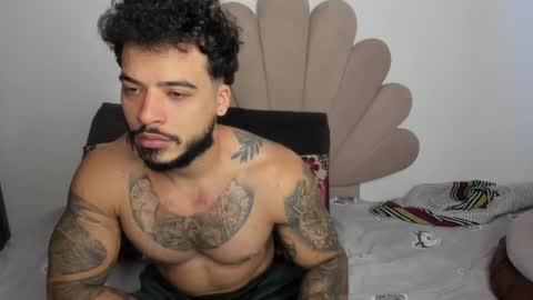 Snapshot of neeii chatting on January 12, 1:27 pm Nei turn green online show from January 12, 1:27 pm