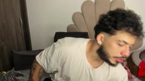 Snapshot of neeii chatting on January 18, 11:30 pm Nei turn green online show from January 18, 11:30 pm