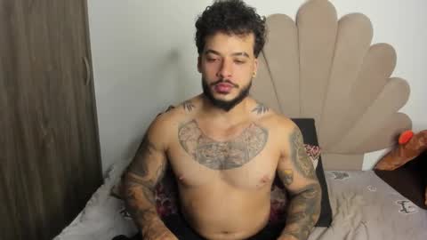 Snapshot of neeii chatting on February 10, 11:42 pm Nei turn green online show from February 10, 11:42 pm