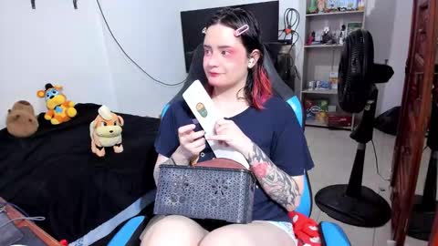 Geek Nicole    im Neeko UwU online show from March 17, 12:30 pm