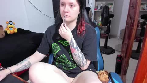 Geek Nicole    im Neeko UwU online show from May 3, 11:55 pm