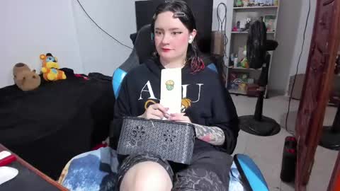 Geek Nicole    im Neeko UwU online show from May 4, 9:55 pm