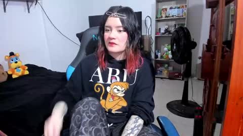 Geek Nicole    im Neeko UwU online show from May 9, 4:01 pm